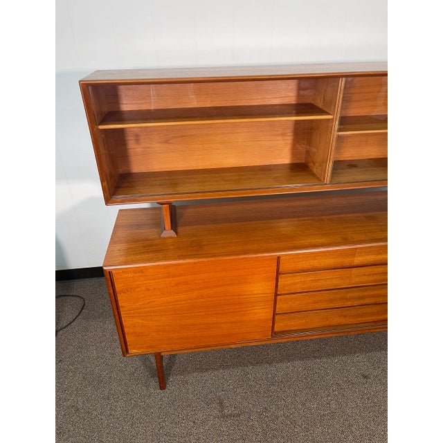 Mid 20th Century Mid Century Modern Credenza With Hutch For Sale - Image 4 of 12