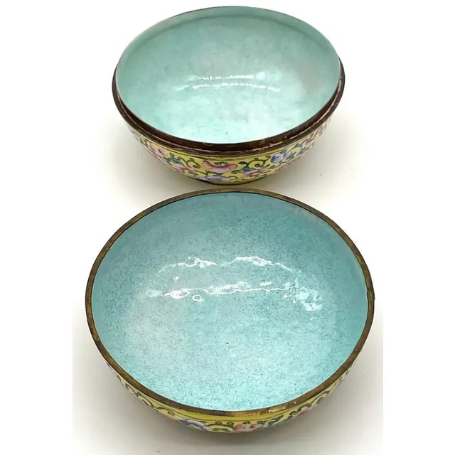 Mid 20th Century Chinese Export Yellow Floral Beijing Enamel Round Box For Sale - Image 4 of 12