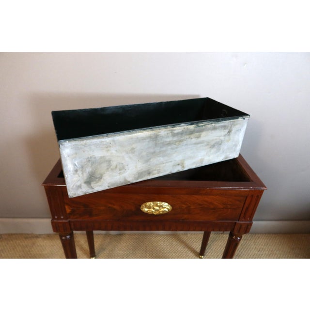 Louis XVI Style Planter in Mahogany For Sale - Image 4 of 11