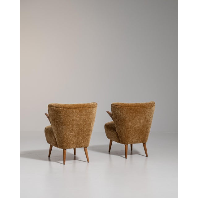 Wood 1940s Mid-Century Modern Yellow Wood Pair of Club Chairs For Sale - Image 7 of 12