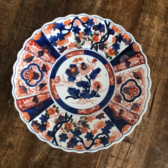 Late 19th Century Antique Japanese Imari Charger With Lobed Scalloped Edges For Sale - Image 5 of 6