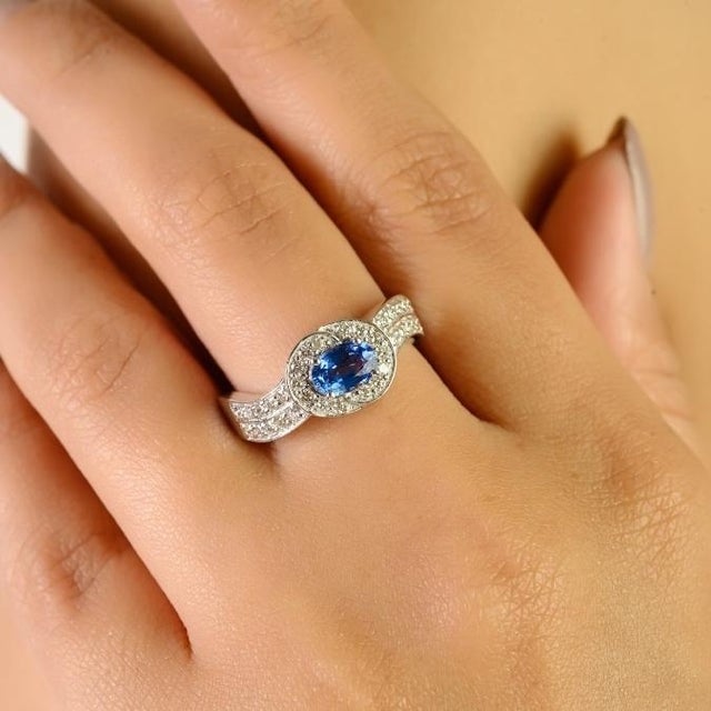 Ink Blue VRJewels 14k Gold Oval Cut Blue Sapphire and Diamond Halo Wave Ring Size 7 For Sale - Image 8 of 13
