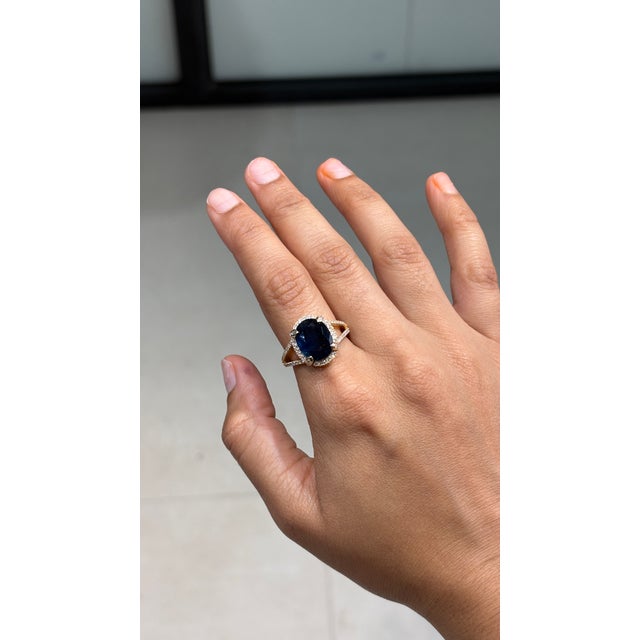 Art Deco Royal 6.11ct Blue Sapphire Diamond Split-Shank Halo Ring Size 4 in 14k Gold For Sale - Image 3 of 17