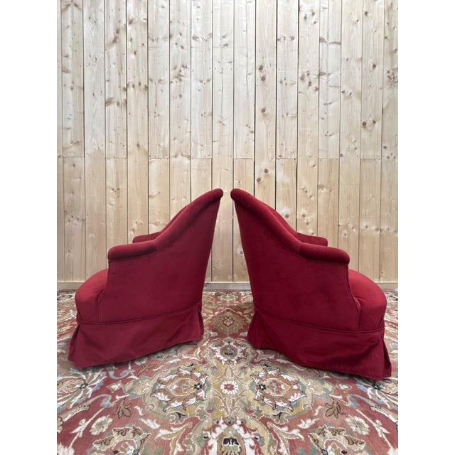 A generous silhouette and deep burgundy velvet: this is what this superb pair of toadstool armchairs has to offer. these...