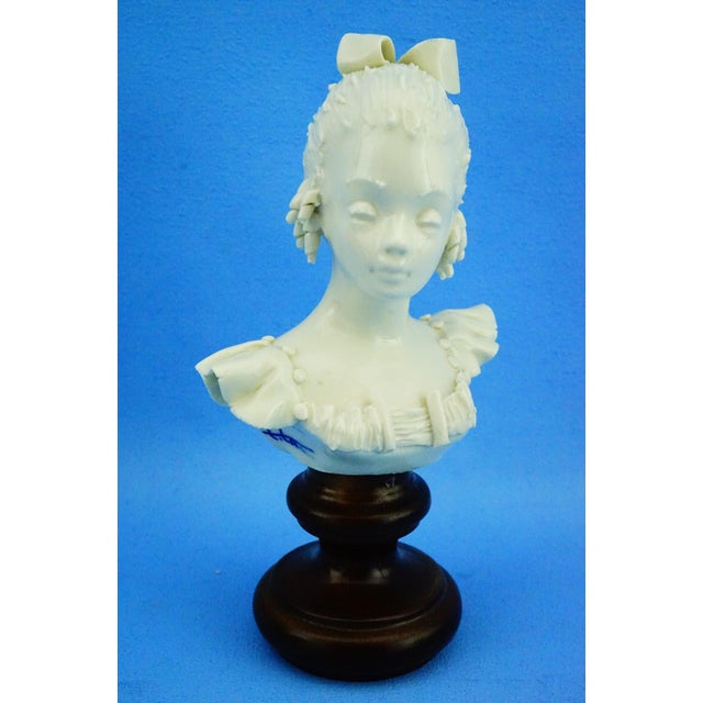 White Tarcisio Tosin, Bust of a Lady, 20th Century, Porcelain For Sale - Image 8 of 18