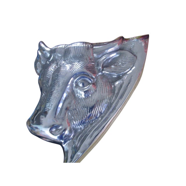 1990s Cabin Bull Shaped Beechwood and Cast Aluminum Serving Cutting Trencher Board Winsome Wood For Sale - Image 4 of 8