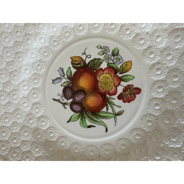 Antique White 1950s Copeland Spode England Alden Daisy-Embossed Earthenware Lunch Plates- Set of 20 For Sale - Image 8 of 12