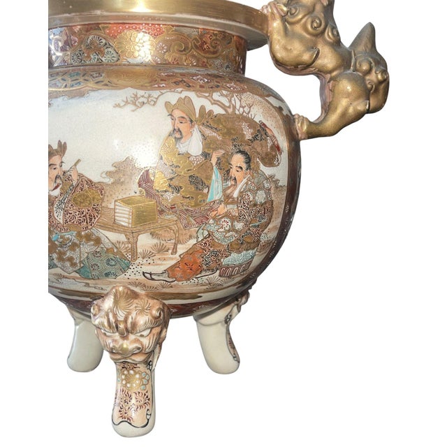 Japanese Large Japanese Satsuma Lidded Jar With Fu Dogs, Meiji Period, 19th Century. For Sale - Image 3 of 9