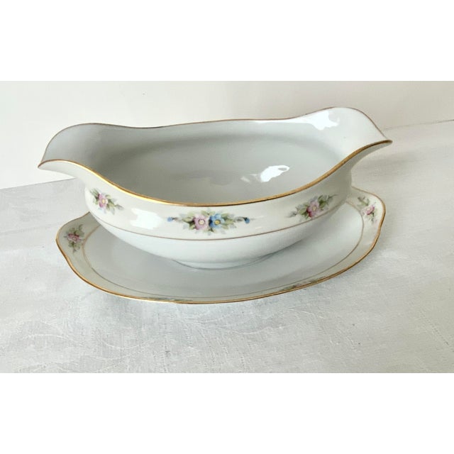 Noritake Early 20th Century Noritake Sedan Gravy Boat Attached Underplate Nippon Hand Painted M Wreath Excellent Condition For Sale - Image 4 of 11