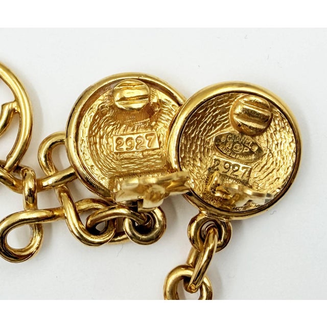 1990s Chanel Vintage Gold Plated Round CC Twisted Cross Long Clip on Earrings, A Pair For Sale - Image 5 of 5