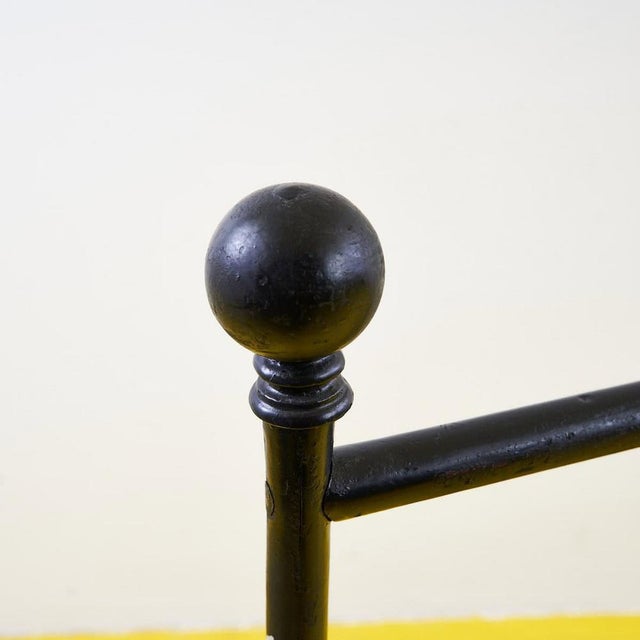 Vintage wrought iron towel holder from the 1940s height: 126 width: 125 depth: 57 additional information style: vintage...