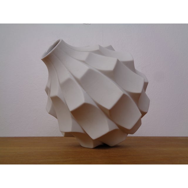 Mid-Century Artichoke Op Art Vase from Hutschenreuther, Germany, 1960s For Sale - Image 4 of 12
