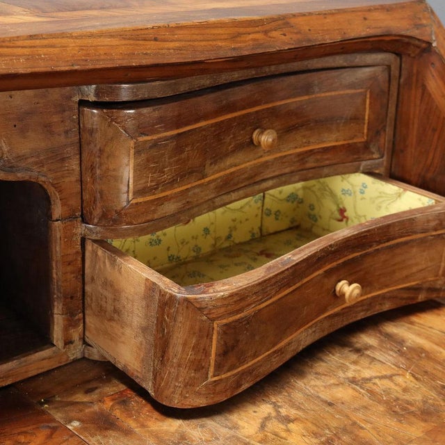 Brown Baroque Chest of Drawers in Walnut, 1600s For Sale - Image 8 of 16