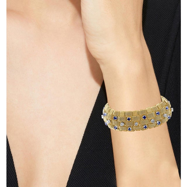 Gemstone 3 Carat Sapphire and 2 Carat Diamond Bracelet in 18 Karat Yellow Gold 116 Gm For Sale - Image 7 of 18