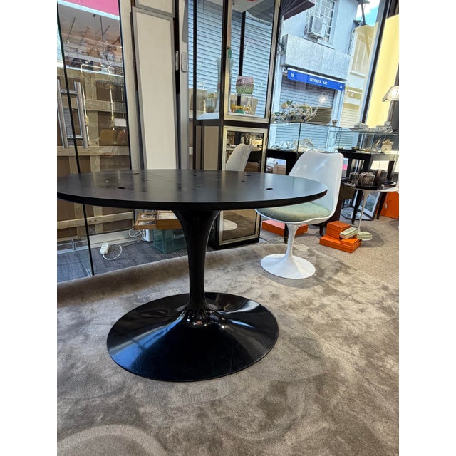 Modern Oval Tulip Table in Marquina Marble by Eero Saarinen for Knoll Inc. / Knoll International, 2024 For Sale - Image 3 of 8