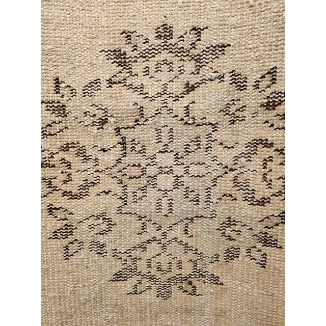 Turkish Vintage Turkish Oushak Runner, Hand-Knotted Wool Pile, Ivory & Green, 3' x 11' For Sale - Image 3 of 9