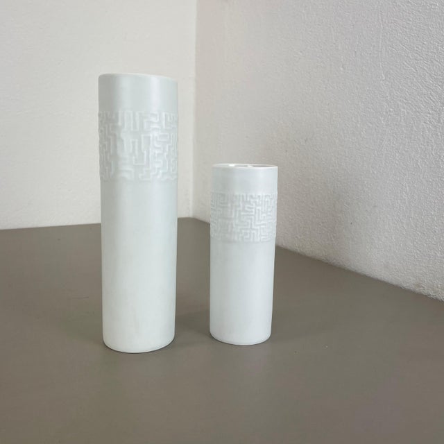 1980s Abstract Porcelain Vases by Cuno Fischer for Rosenthal, Germany, 1980s, Set of 2 For Sale - Image 5 of 18