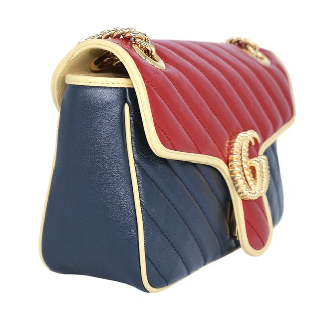 Contemporary Gucci Tri-Color Gg Marmont Matelassé Diagonal Leather Small Crossbody Bag, 2021 For Sale - Image 3 of 17