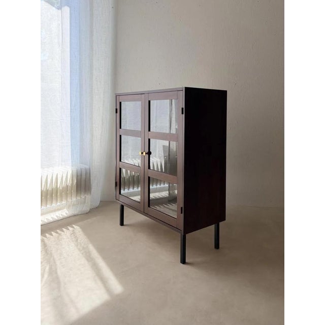 Mid-Century Display Cabinet in Dark Wood and Glass For Sale - Image 4 of 12