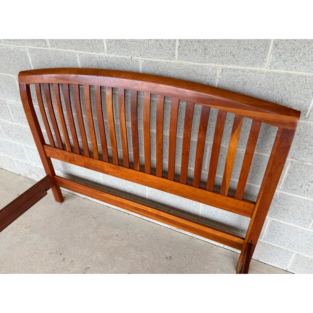 Late 20th Century Pennsylvania House Queen Size Cherry Slatted Sleigh Bed Frame For Sale - Image 5 of 8