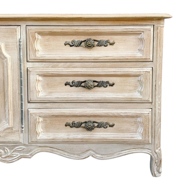 1970s Drexel French Provincial Cabernet Blanc 9 Drawer Dresser / Credenza For Sale - Image 9 of 13