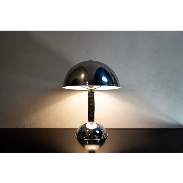 Table lamp with chromed metal frame and rubber details. Bauhaus style Made in Italy 1970s European Plug (up to 250V).The...