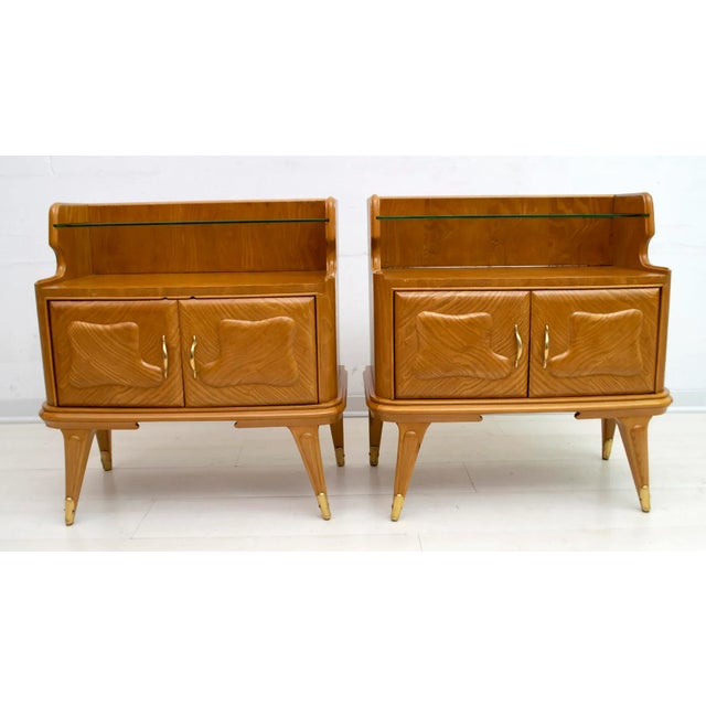 Pair of Italian bedside tables from the 50s, in ash, glass top and brass details. The bedside tables have been restored...