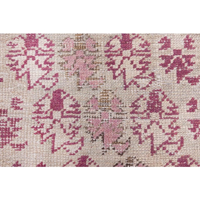 Authentic Turkish Ghiordes Rug from the 19th Century For Sale - Image 4 of 12