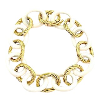 Christina Addison Elegant Alternating Yellow Gold Twist and White Jade Link Bracelet For Sale