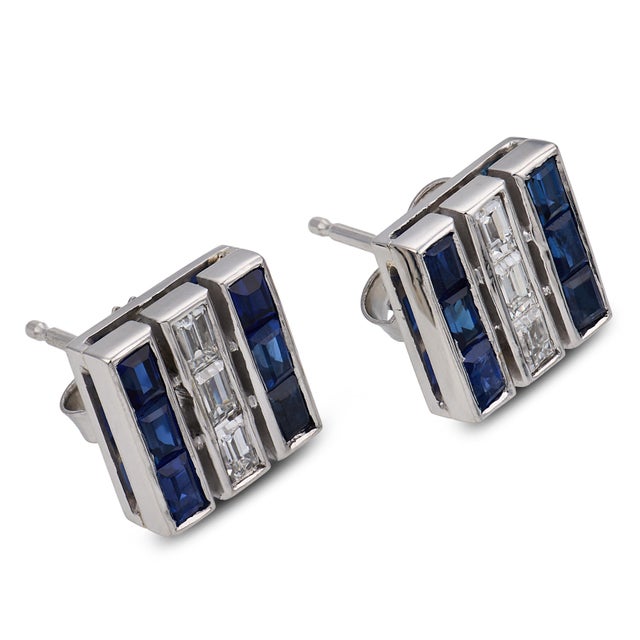 1930s Pair of Art Deco Sapphire Diamond Platinum Stud Earrings For Sale - Image 4 of 6