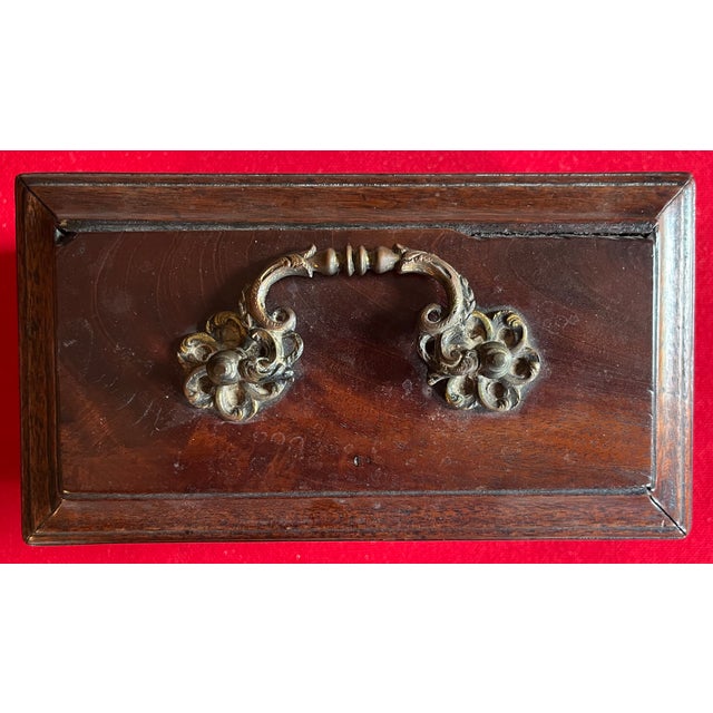 18th Century Antique 18th Century English George II Highly Figured Mahogany Tea Caddy Box With Gilt Bronze Handle & Escutcheon For Sale - Image 5 of 12
