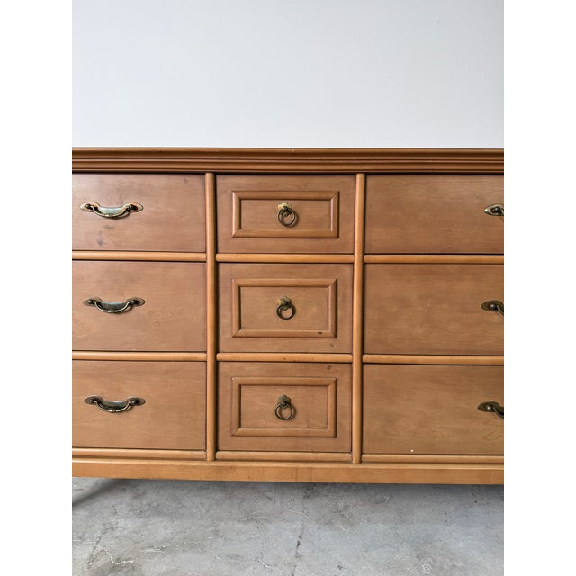 1970s Vintage Broyhill Premier Division 9-Drawer Dresser With Brass Handle For Sale - Image 5 of 17