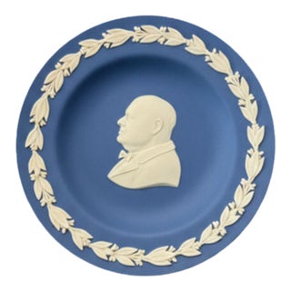 Vintage Wedgwood Jasperware “Churchill” Blenheim Palace Round Plate in Box For Sale