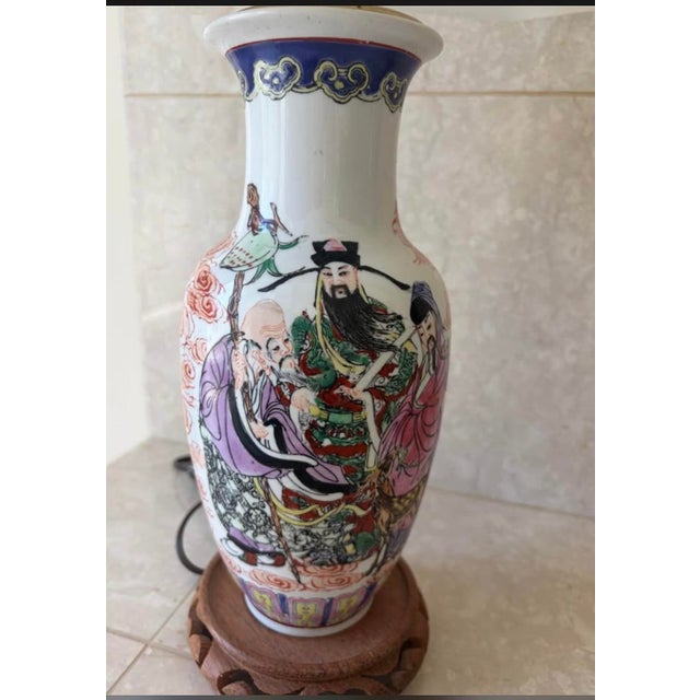 Vintage Mid-Century Chinoiserie Famille Rose Porcelain Table Lamp For Sale - Image 4 of 6