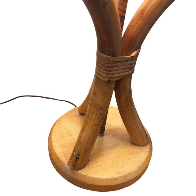 1950s Restored Hourglass Palm Shaped Rattan & Mahogany Lamp W/ Whipple Stitch Shade For Sale - Image 9 of 10