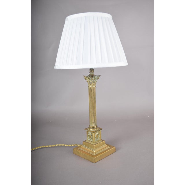 Metal Neoclassical Fluted Gilded Brass Column Table Lamp, 1920s For Sale - Image 7 of 10