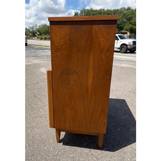 Fully-Refinished Mid Century United Diamond Front Dresser Set For Sale - Image 14 of 16