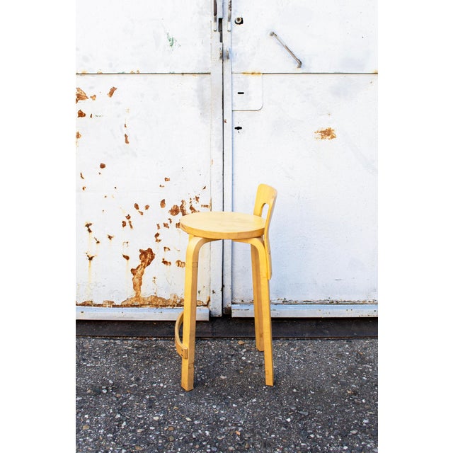 Mid-Century Modern K65 Curved Birch and Plywood Stools by Alvar Aalto for Artek, 1970s For Sale - Image 3 of 7