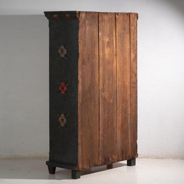 Antique Painted Wardrobe in Pine, Central Europe, 1835 For Sale - Image 4 of 5