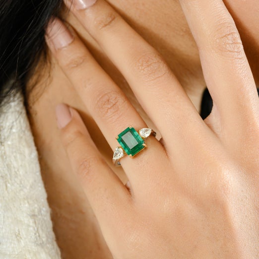 18k Gold Natural Emerald Cocktail Diamond Ring Gifts for Mom Size 5 For Sale In New York - Image 6 of 12
