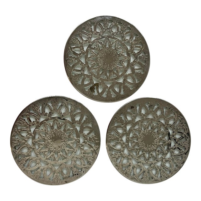 Mid Century Silverplate Round Reticulated Trivet - Set of 3 For Sale