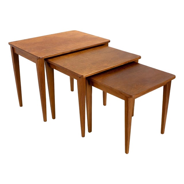 Nesting Tables in Oak and Walnut from Gordon Russell, Set of 3 For Sale