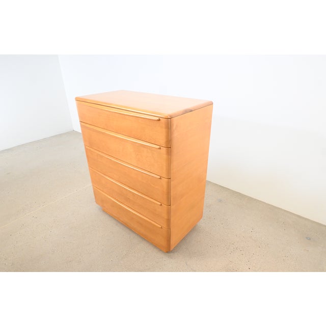 1950s Heywood-Wakefield Mid-Century Modern Sculpted Birch 5-Drawer Highboy Dresser | Newly Refinished For Sale - Image 5 of 15