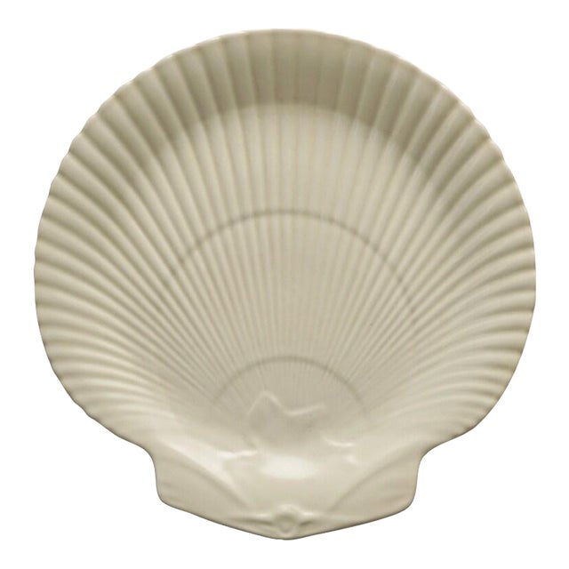 1960s Wedgwood Nautilus Matte Plate Cream Majolica Scallop Plate For Sale