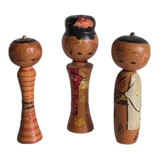 Vintage 1960s Japanese Miniature Kokeshi Dolls - Articulated Wooden Trio For Sale