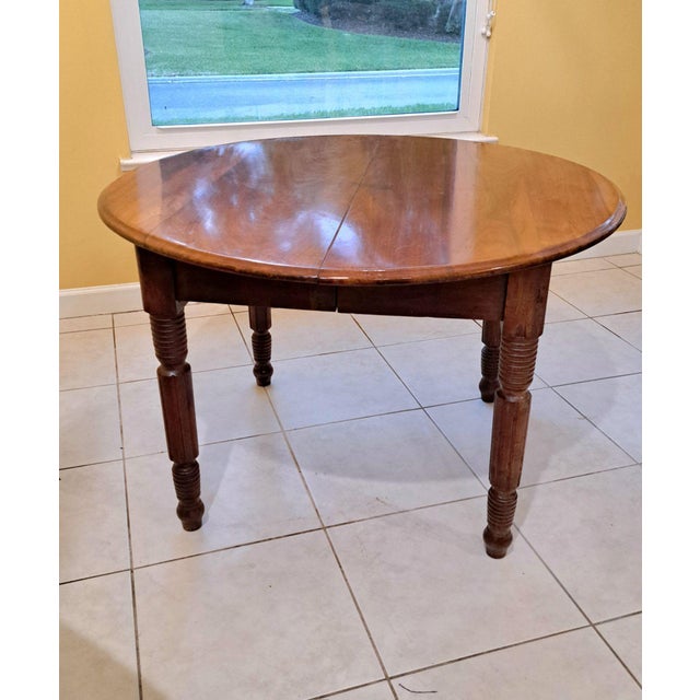 Antique Round Mahogany Dining Table, 42” Turned Legs, Farmhouse Style For Sale In West Palm - Image 6 of 10