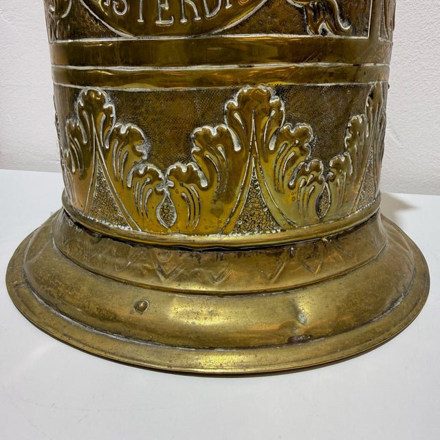 This magnificent umbrella stand is a tribute to the city of Amsterdam and impresses with its intricate craftsmanship. The...
