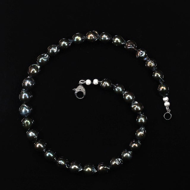 18 Inch Gorgeous Green/Black Iridescent Pearl Necklace For Sale - Image 4 of 6