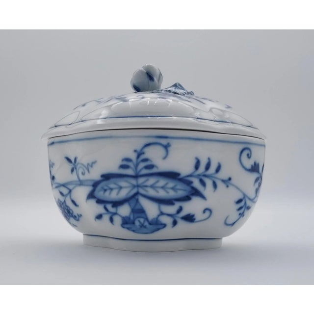 Ceramic 1950s Meissen Porcelain Blue Onion Lidded Box For Sale - Image 7 of 7
