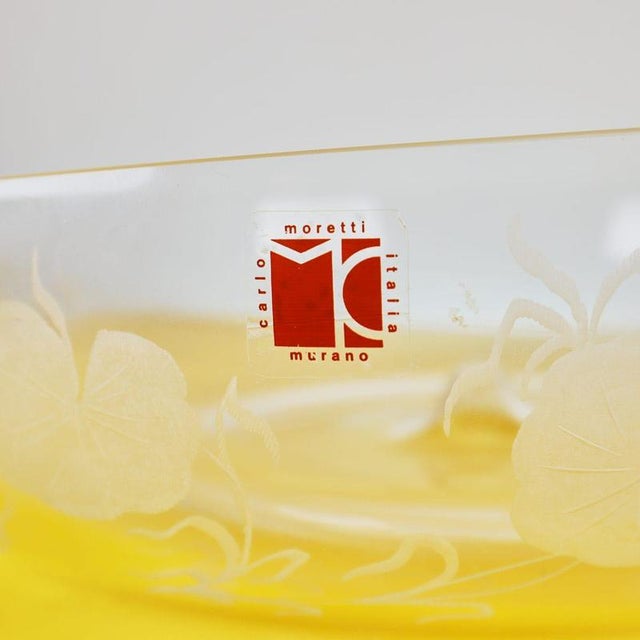 Descrizione Articolo: grande centrotavola con decori incisi carlo moretti murano Altezza: 8 Diametro: 35.5...